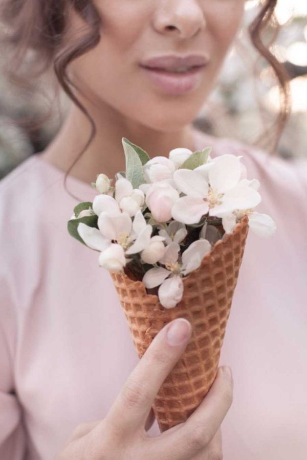 بستنی قیفی با گل