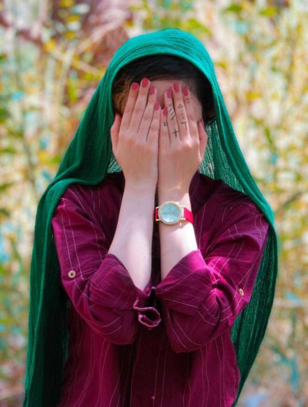 دخترانه غمگین ایرانی