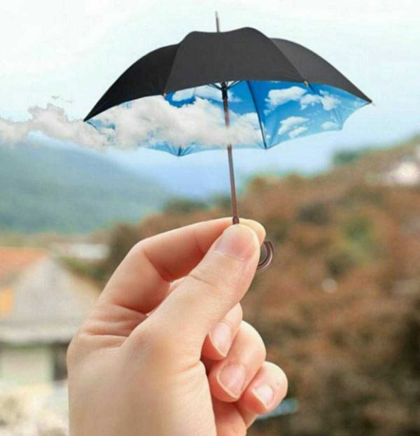 عکس خلاقانه از طبیعت با چتر و ابر