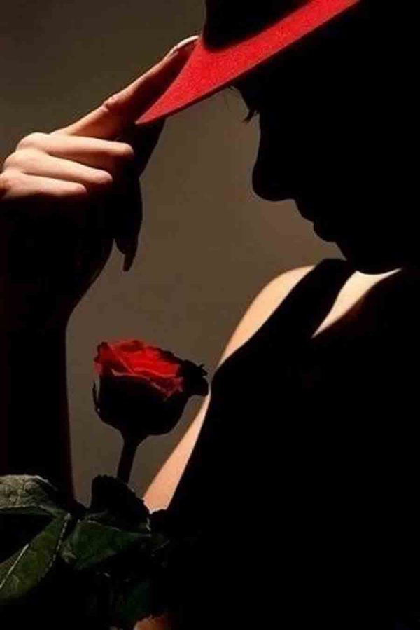 پروفایل مشکی قرمز دخترانه با گل رز قرمز