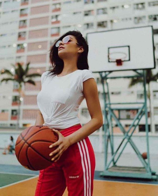 عکس پروفایل دخترونه اسپرت و خاص اینستا با توپ بسکتبال