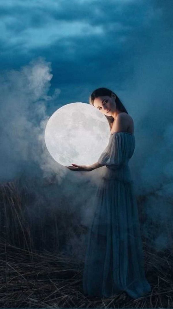 عکس پروفایل دخترونه فانتزی شیک واقعی بغل کردن ماه
