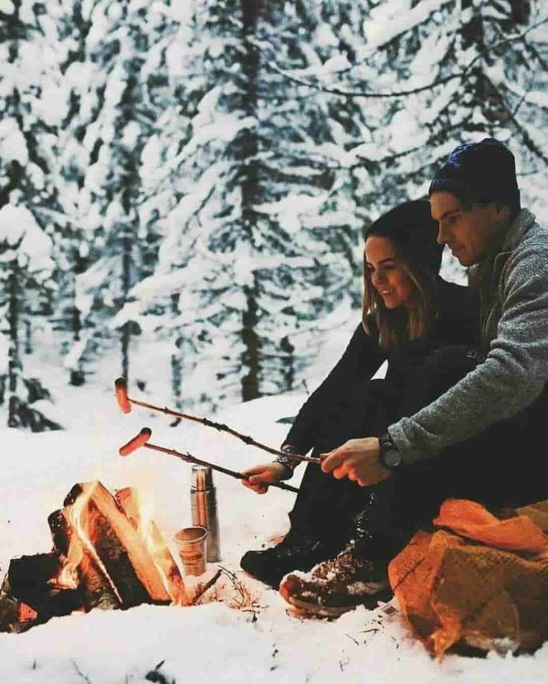 عکس پروفایل عاشقانه دو نفره لاکچری پیک نیک در برف