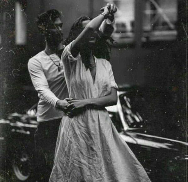 عکس پروفایل عاشقانه بدون متن سیاه و سفید دختر و پسر در حال رقص