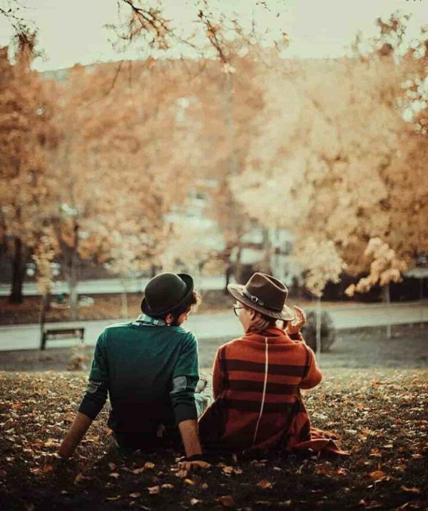 عکس پروفایل عاشقانه دو نفره بدون متن پاییزی در پارک
