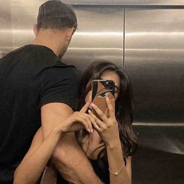پروفایل عاشقانه سنگین مردانه در آسانسور