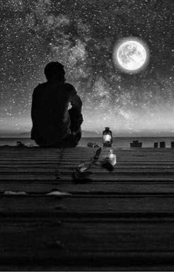 عکس پروفایل پسرانه غمگین بدون متن با ماه و آسمان پر ستاره