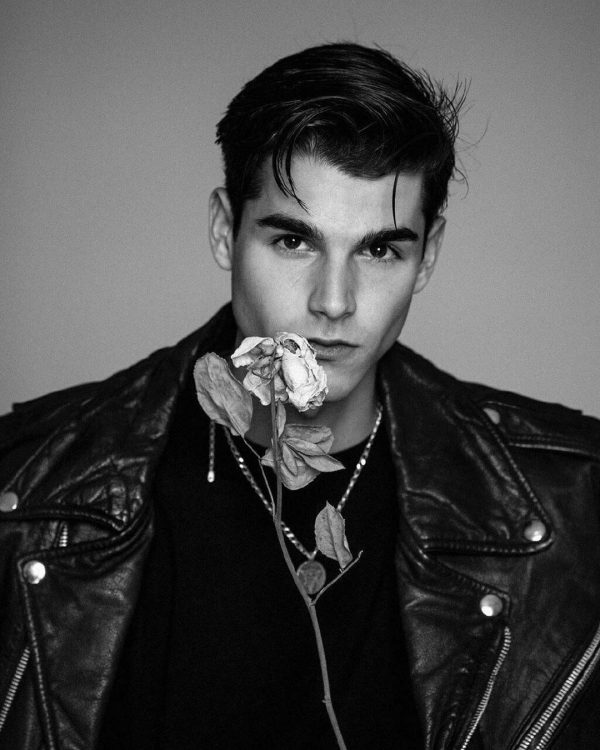  پروفایل پسرونه شاخ فیک سیاه سفید