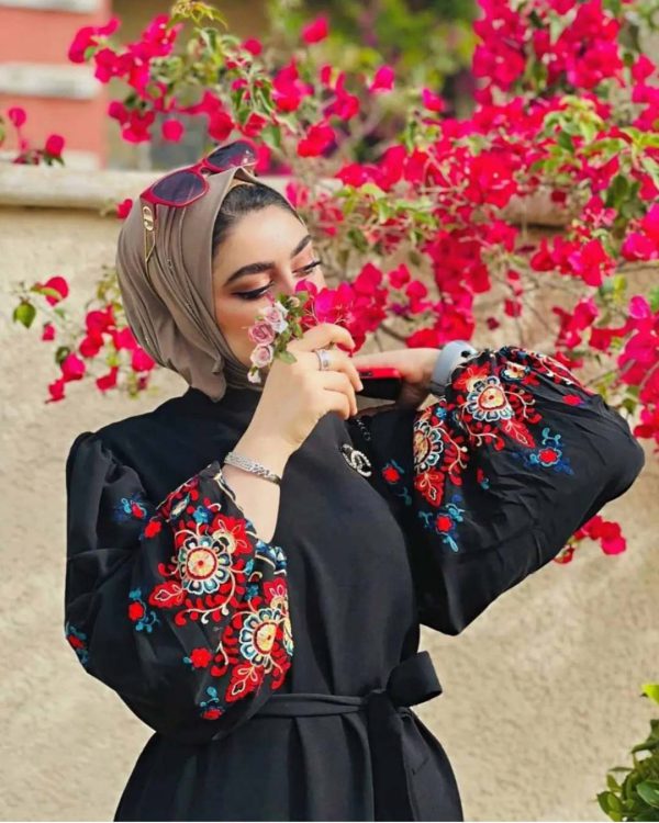 عکس دختر با گل برای پروفایل واتساپ