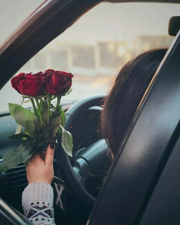 عکس دختر با گل برای پروفایل واتساپ