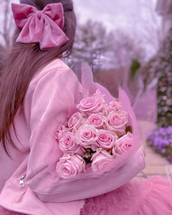 عکس دختر با گل برای پروفایل واتساپ